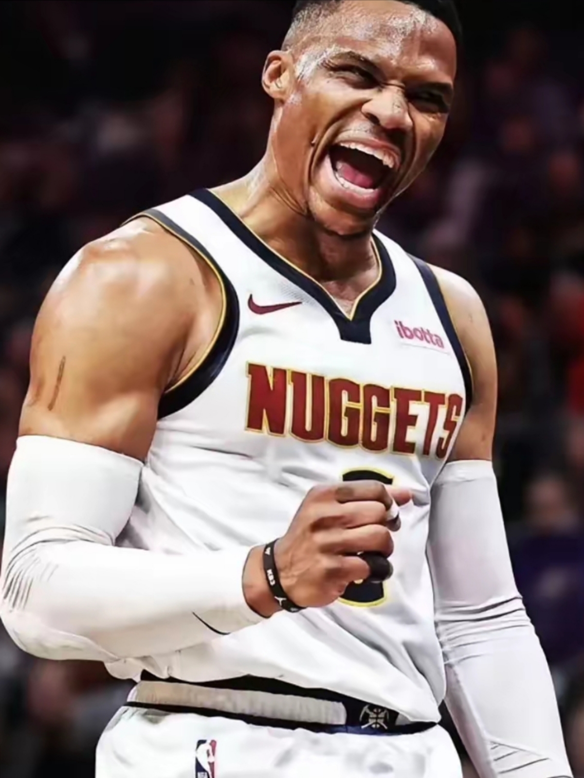  费德勒在独行侠比赛中逆转，回归赛场引发热议！