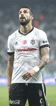 纳达尔爆冷击败西班牙队，赛况扑朔迷离引爆全场！